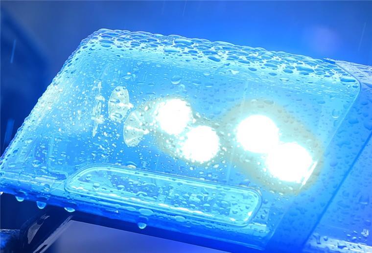 Frau (70) stirbt nach Sturz mit dem E-Bike Blaulicht auf Streifenwagen