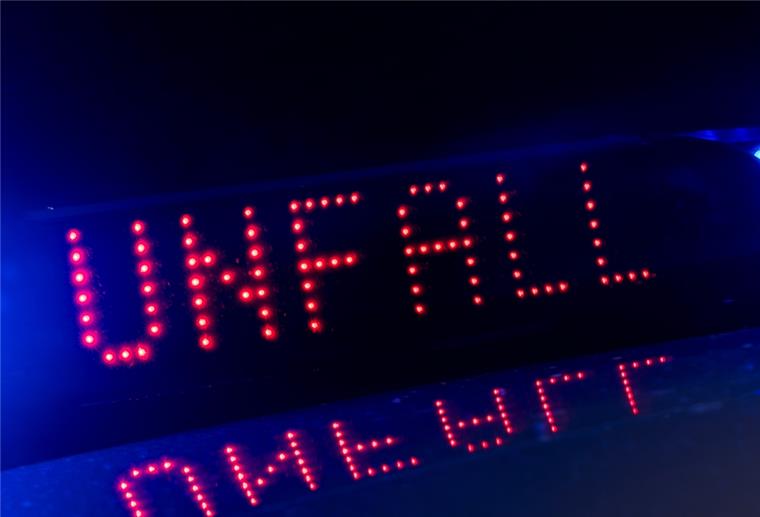 Frau (83) verursacht schweren Unfall - Radfahrer tot Tödlicher Unfall in Padingbüttel.