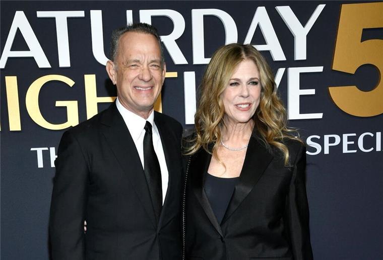 „SNL“ feiert sich mit Stars und Trump-Seitenhieb Tom Hanks und seine Frau Rita Wilson auf dem roten Teppich der SNL-Jubiläumsshow.