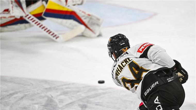 Tom Kühnhackl trifft mit einem fulminanten Schuss zum zwischenzeitlichen 3:0.
