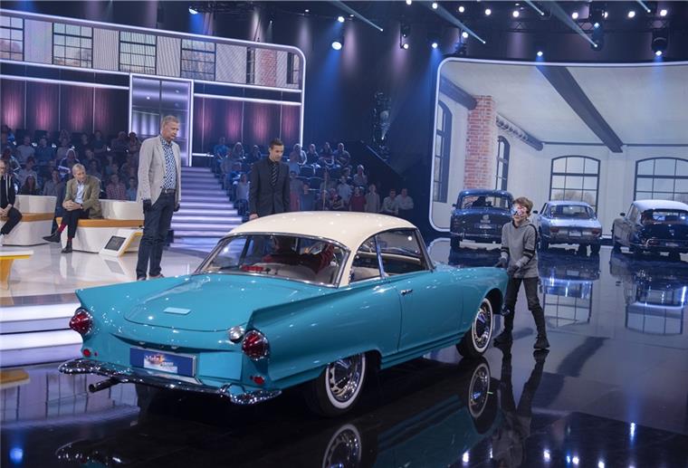 Ein Junge mit gutem Gefühl für alte Autos Tomke aus Sittensen tritt Sonnabendabend in der Sendung „Klein gegen Groß“ gegen Günther Jauch an. Der Zehnjährige will mehr Oldtimer mit den Händen erkennen als der Moderator.
