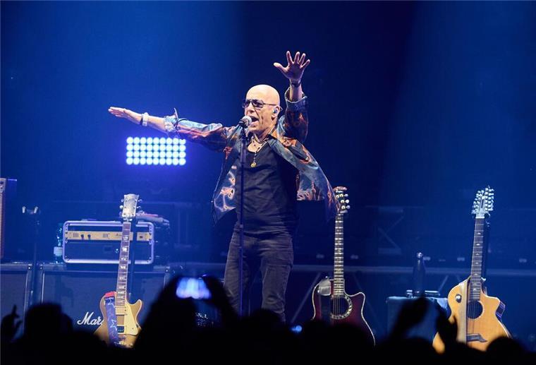 Toni Krahl (Sänger) spielt mit seiner Band City live auf der Abschiedstour. (Archivfoto) 