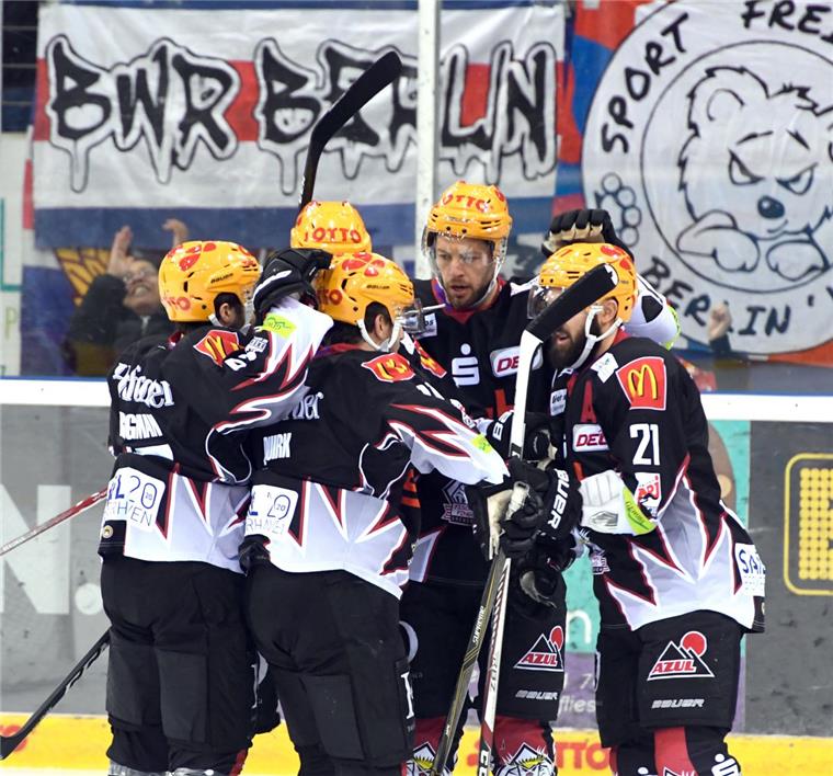 Fotogalerie zum 4:3-Sieg gegen die Eisbären Berlin Toooooorjubel made in Fischtown.