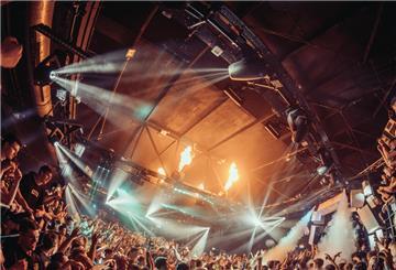 ARCHIV - DJ Snake legt im Club "Bootshaus" auf. Der Kölner Club «Bootshaus» hat sich erneut in einer Rangliste der 100 besten Clubs der Welt in der Spitzengruppe behauptet. (zu dpa "Top-100-Clubs: Köln behauptet sich an Weltspitze und liegt vor Berlin") +++ dpa-Bildfunk +++