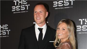 Torhüter Marc-André ter Stegen wehrt sich gegen Meldungen über seine Frau.