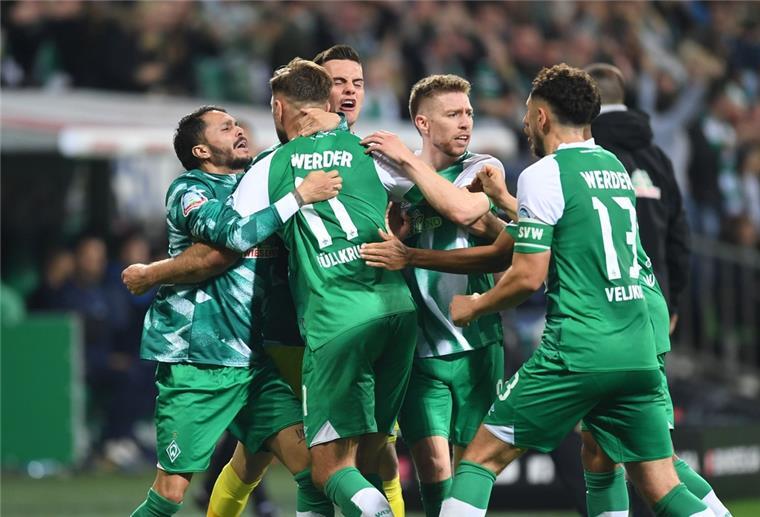 Werder Bremen spielt gegen Heeslingen im Waldstadion Torjubel Werder