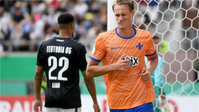 Erster Saisonsieg für Bundesliga-Absteiger Darmstadt Torschütze für Darmstadt: Der Schwede Oscar Vilhelmsson trifft in Hamburg zum 3:1.