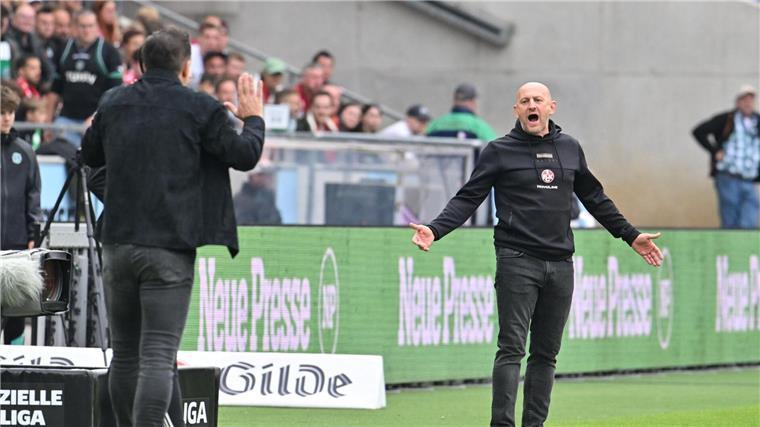 Torsten Lieberknecht und der 1. FC Kaiserslautern haben einen Fehlstart hingelegt.