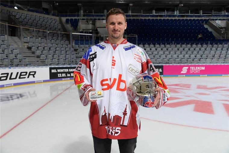 Pinguins-Torwart Tomas Pöpperle gewinnt DEL-Titel Torwart Tomas Pöpperle holt Platz eins für die Fischtown Pinguins bei "Stars & Skills" in Mannheim.