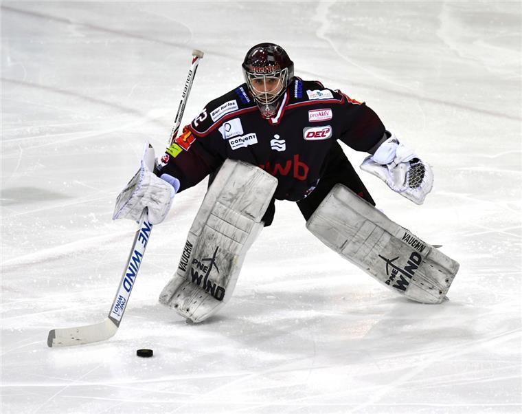 Torwart Tomas Pöpperle reist mit den Fischtown Pinguins im August nach Großbritannien.