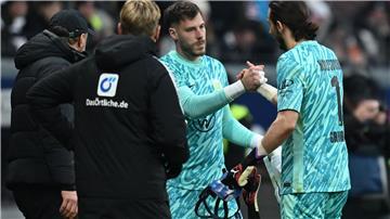 Torwartwechsel beim VfL Wolfsburg: Marius Müller (M) muss den verletzten Kamil Grabara ersetzen.