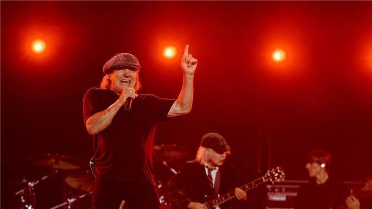 AC/DC rocken auf Schalke - Start der Europatour Tourauftakt: AC/DC rocken die Bühne in Gelsenkirchen.