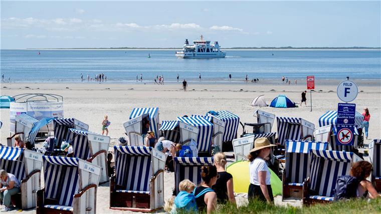 Dienstleister schwächeln, Tourismus zieht an Tourismus im Aufwind: Die Nordseeküste war auch 2024 ein beliebtes Ziel. (Archivbild)