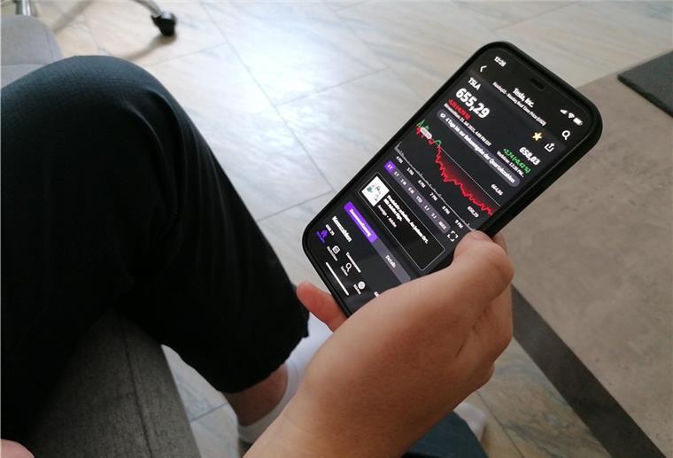 Wie gefährlich ist die Aktien-Zockerei per App? Trading-Apps werden immer beliebter. Die Gefahren des Spekulierens sollten Anleger nicht unterschätzen.