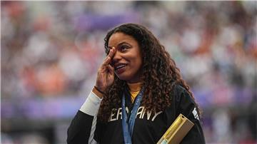 Tränen der Freuden verdrückte Kugelstoß-Olympiasiegerin Yemisi Ogunleye.