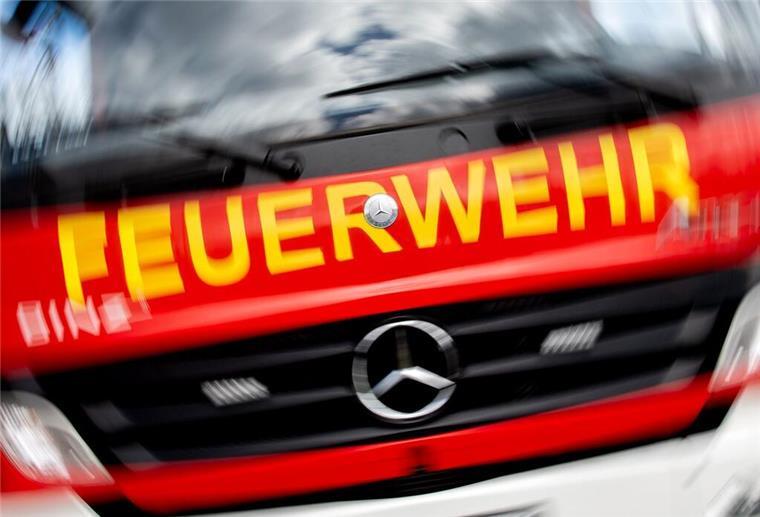 Schwerer Brandschaden in Beverstedt: Dachgeschoss in Flammen, Haus unbewohnbar, Schaden 300.000 Euro.