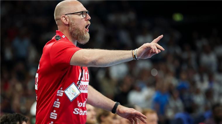 Flensburg und Magdeburg marschieren vorneweg Trainer Ales Pajovic und die SG Flensburg-Handewitt hatten den HC Erlangen zu Gast.