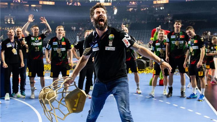 Deutsches Duo hofft auf Coup bei Königsklassen-Showdown Trainer Bennet Wiegert möchte mit dem SC Magdeburg wie 2023 jubeln.
