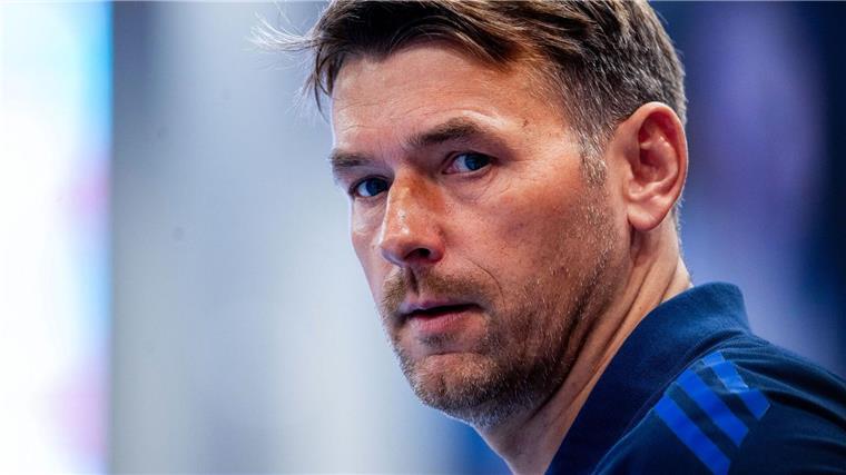 TSV Hannover-Burgdorf feiert Auswärtssieg beim HSV Hamburg Trainer Christian Prokop und die TSV Hannover-Burgdorf spielten in Hamburg.