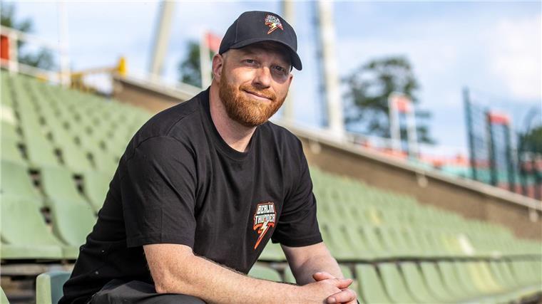 Berlin Thunder unterliegen Paris Musketeers Trainer Johnny Schmuck und die Berlin Thunder verlieren gegen die Paris Musketeers.