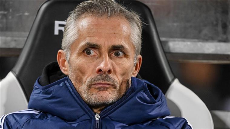 Der Druck auf Schalke bleibt groß: „HSV andere Geschichte“ Trainer Kees van Wonderen fordert eine positive Herangehensweise.
