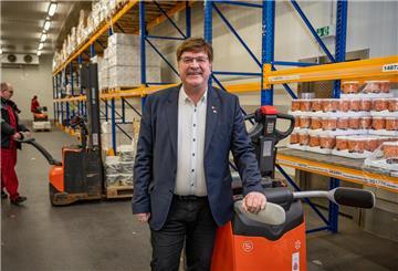 Transgourmet-Geschäftsführer Ralf Forner sucht händeringend Kommissionierer und Lageristen.