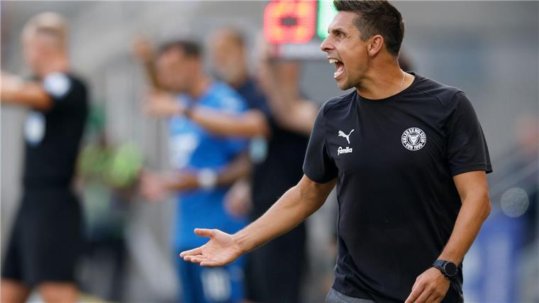 Kiels Trainer Rapp optimistisch nach Bundesliga-Premiere Trauert Punkt hinterher: Kiels Coach Marcel Rapp
