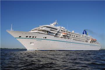 "Traumschiff" in Bremerhaven: Die "Amadea" liegt am Freitag an der Columbuskaje.

