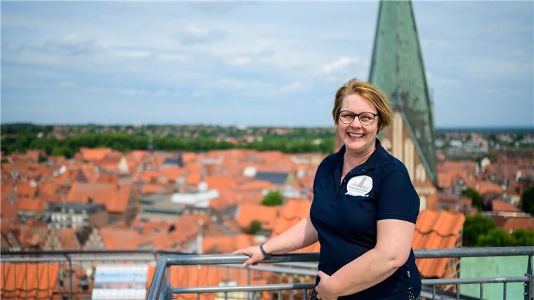 Trauungen auf dem historischen Wasserturm in Lüneburg sind beliebt. Das Wahrzeichen der Hansestadt feiert ein Wochenende lang Jubiläum mit Führungen und künstlerischem Programm.