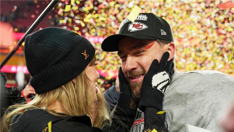 „Geschichte schreiben“: Chiefs wieder im Super Bowl Travis Kelce spielte eine unauffällige Partie, war beim Feiern mit Freundin Taylor Swift aber vorne dabei.