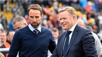 Treffen im EM-Halbfinale aufeinander: Englands Trainer Gareth Southgate (l) und Oranje-Coach Ronald Koeman.