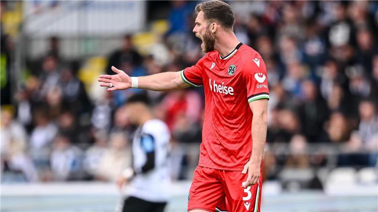 Hannover besiegt Serie-A-Club Cagliari Calcio Treffsicher vom Elfmeterpunkt: Hannovers Boris Tomiak.