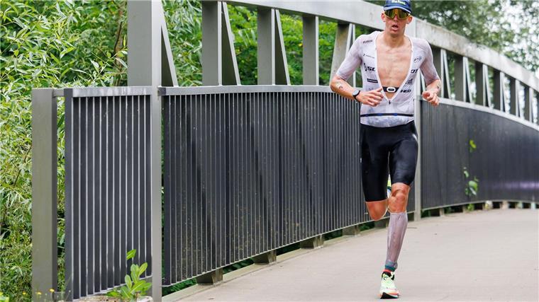 Erneut Weltbestzeit in Roth: Ditlev-Sieg bei Lange-Aus Triathlet Magnus Ditlev holt sich den Sieg in Roth.