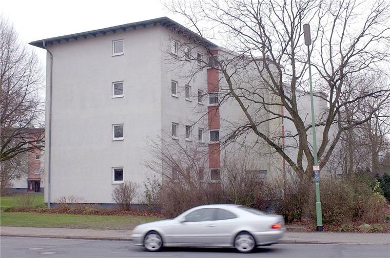 Ein Neubürger fragt: Warum lästern die Bremerhavener über das "Ghetto" Grünhöfe? Triste Mehrfamilienhäuser in Plattenbau-Optik, wie hier in der Boschstraße, gibt es in Grünhöfe zur Genüge.