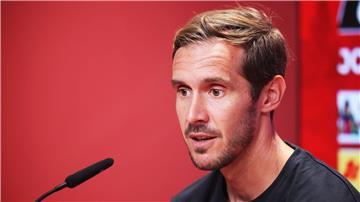 Tritt mit dem SC Freiburg am Sonntag bei Bayern München an: Trainer Julian Schuster.