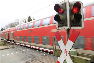 Trog am Bahnhof oder eine Umgehungsstraße mit einer Brücke? Und soll überhaupt gebaut werden? Die Diskussion in Lunestedt geht weiter