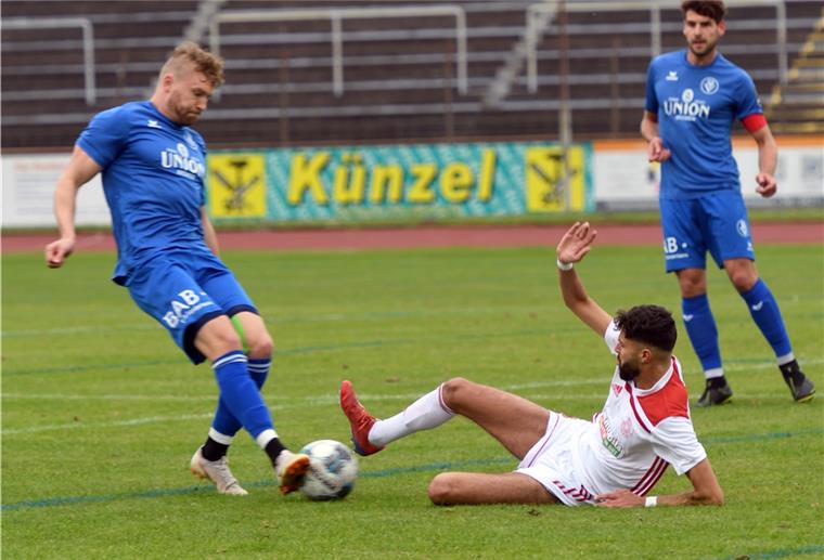 Verständnis für OSC - aber auch für den Verband Trotz angespannter Corona-Lage weiterhin erlaubt: Fußballspiele, wie hier zwischen dem OSC Bremerhaven und dem Bremer SV.