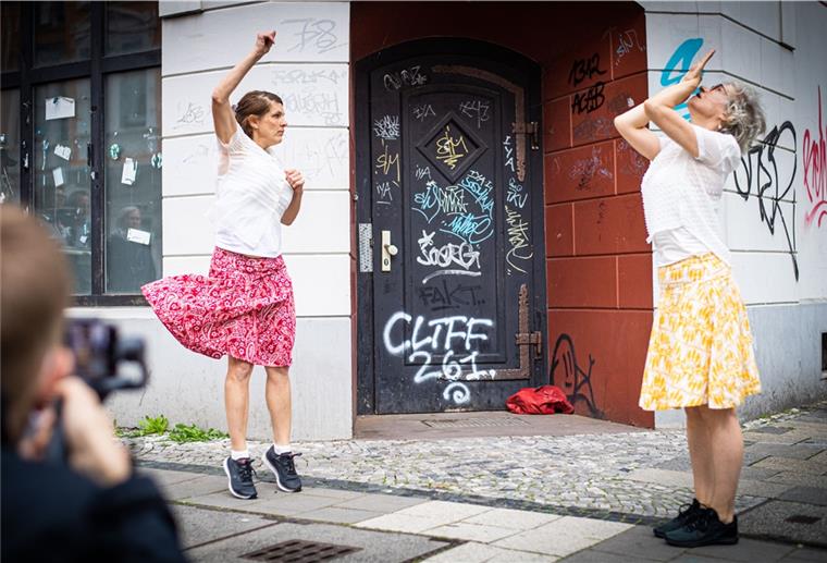 33 Künstler*innen stellen beim „ArtSpace“ aus Trotz CoVid-19 öffnen Gewerbeflächen und Wohnungen ihre Türen, um zum dritten Mal in Folge 33 Künstlern aus Deutschland eine Plattform zu bieten, ihre Kunst der Öffentlichkeit zu präsentieren.