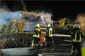Trotz des schnellen Eingreifen der Feuerwehr brannte in der Ortschaft Hagen ein Carport in der Straße Am Bogen komplett aus.