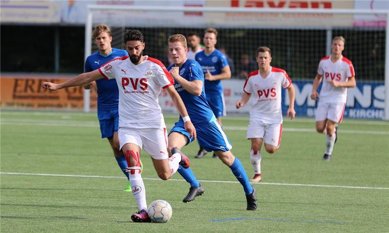 Für den SV Brake ist die Zeit für den ersten Auswärtssieg reif Trotz Knieproblemen spielte Enes Acarbay (am Ball) zuletzt noch mit. Nach einer Magnetresonanztomographie (MRT) ist er außer Gefecht.