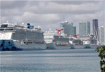 Trump sagte den Kreuzfahrtschiffen „Zandaam“ und „Rotterdam“ Hilfe zu. Beide Schiffe sind auf dem Weg nach Florida, wo sie aber noch keine Genehmigung zum Anlegen haben.