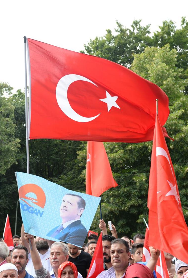 Putschversuch: Türken in Bremerhaven sind bestürzt Türkische Bremerhavener sind bewegt von dem versuchten Putschversuch des Militärs