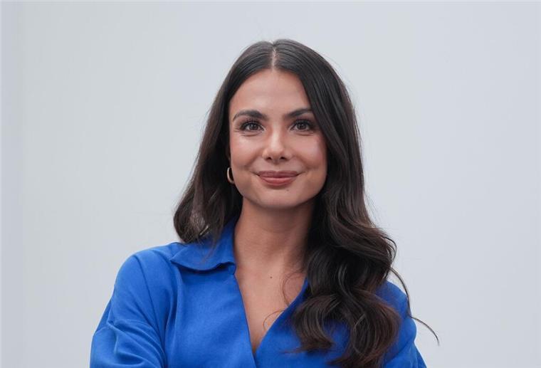 Lea Wagner schwört auf ihre Tabletten-Box TV-Moderatorin Lea Wagner moderiert künftig die ARD-Quiz-Show „Frag mich was Leichteres!“.