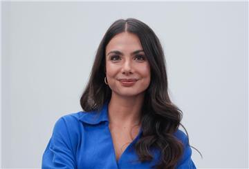 TV-Moderatorin Lea Wagner moderiert künftig die  ARD-Quiz-Show „Frag mich was Leichteres!“.