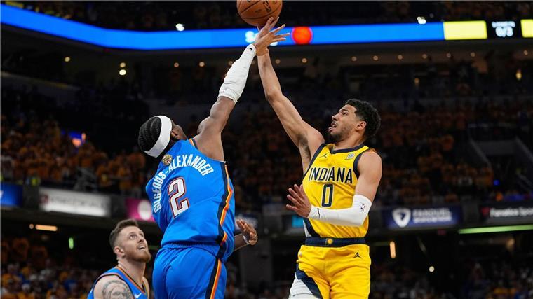 NBA-Entscheidung vertagt: Pacers überrollen OKC in Finals Tyrese Haliburton (rechts) ging angeschlagen in die Partie und lieferte.