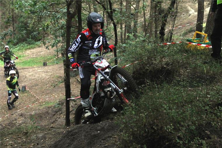 Die besten Bilder vom Nord-Cup in Steinfeld: Mit dem Trial-Motorrad über Stock und Stein Ü40-Spitzenreiter Marco Gehlken aus Badenstedt ist dank seines Sieges beim Nord-Cup in Steinfeld der Titelverteidigung einen Schritt näher gekommen.