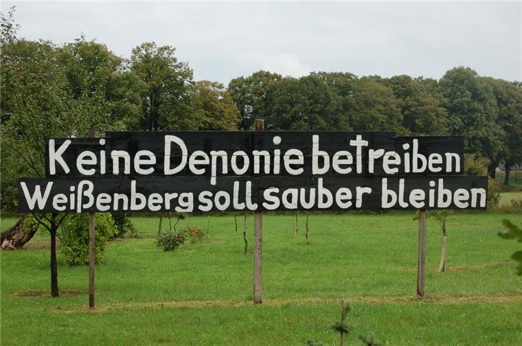 Über 1000 Bürger stellen sich gegen die Pläne der Firma Freimuth, eine Bauschutt-Deponie in Driftsethe zu errichten. 