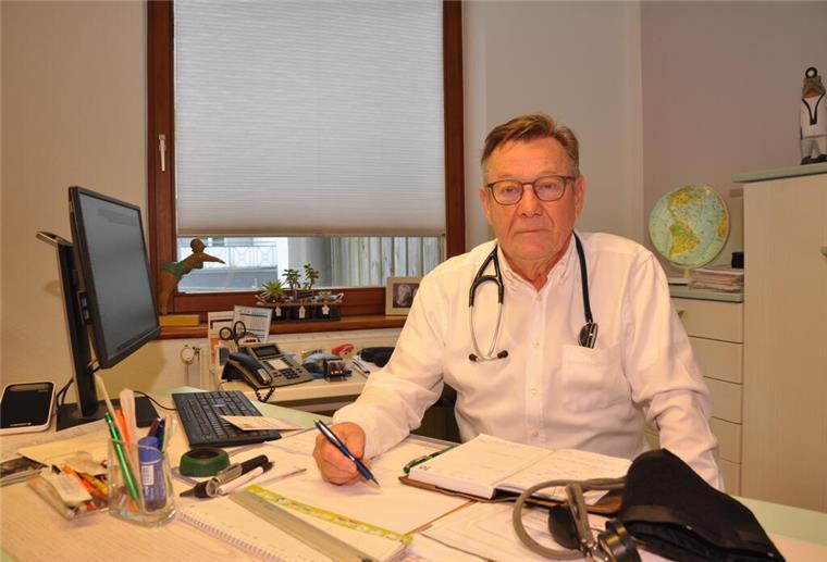 Über 40 Jahre hat Dr. Peter Schmidt als Hausarzt in Nordenham gearbeitet. Nun hat er sich aus der Praxis am Markt verabschiedet.