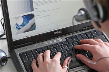 Über das Internet hat ein Polizist mit dem mutmaßlichen Täter ein Sex-Date verabredet, bei dem er ihn überführte. 