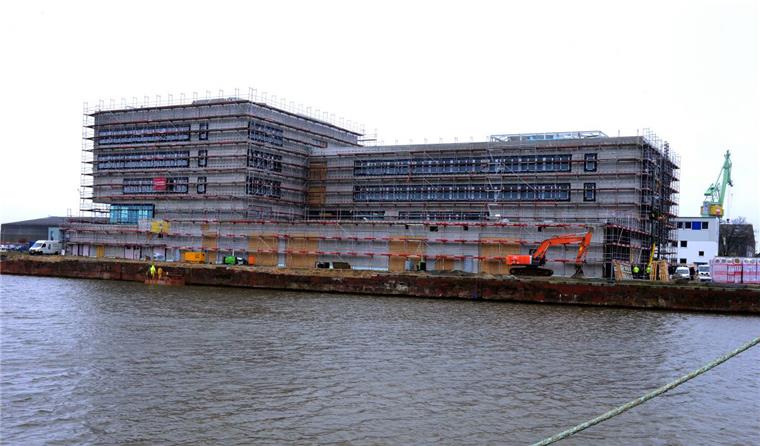 Richtfest für das Thünen-Institut für Fischereiforschung Über dem Thünen-Institut für Fischereiökologie und Seefischerei ist am Mittwoch der Richtkranz aufgezogen worden.